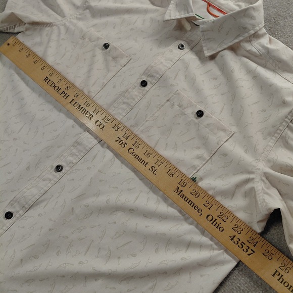 Lake & Trail Men's LARGE Beige Button Up Short Sleeve Fishing Lure Shirt Pockets - Picture 4 of 8